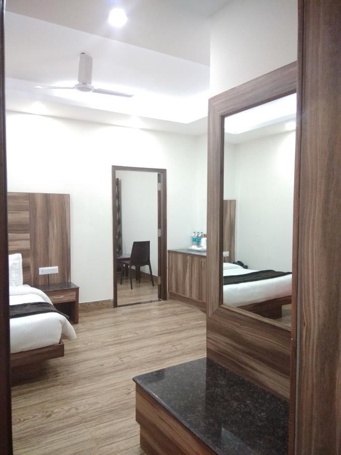 Hotel Seven Oaks Dehradun Exterior foto